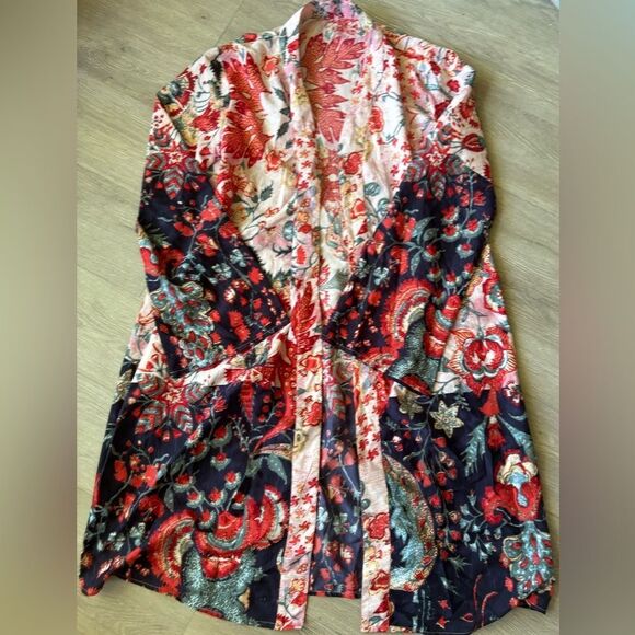 Other - Beautiful Floral Swimsuit coverup